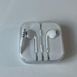🍎 New in packaging Apple earbuds